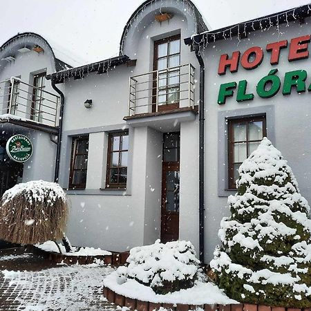 Hotel Flora Bešeňová Buitenkant foto