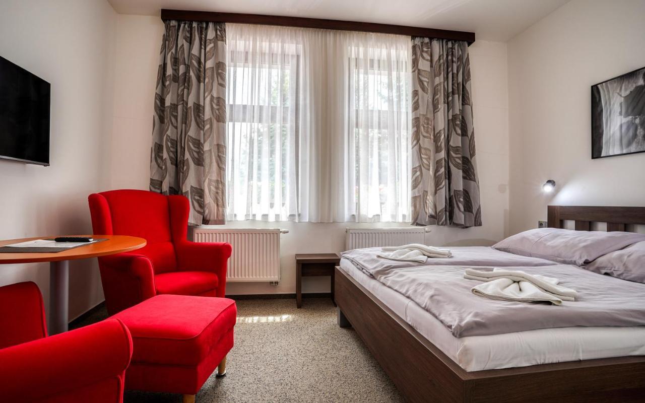 Hotel Flora Bešeňová Buitenkant foto