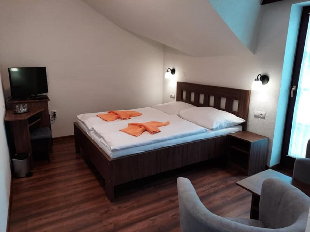 Hotel Flora Bešeňová Buitenkant foto