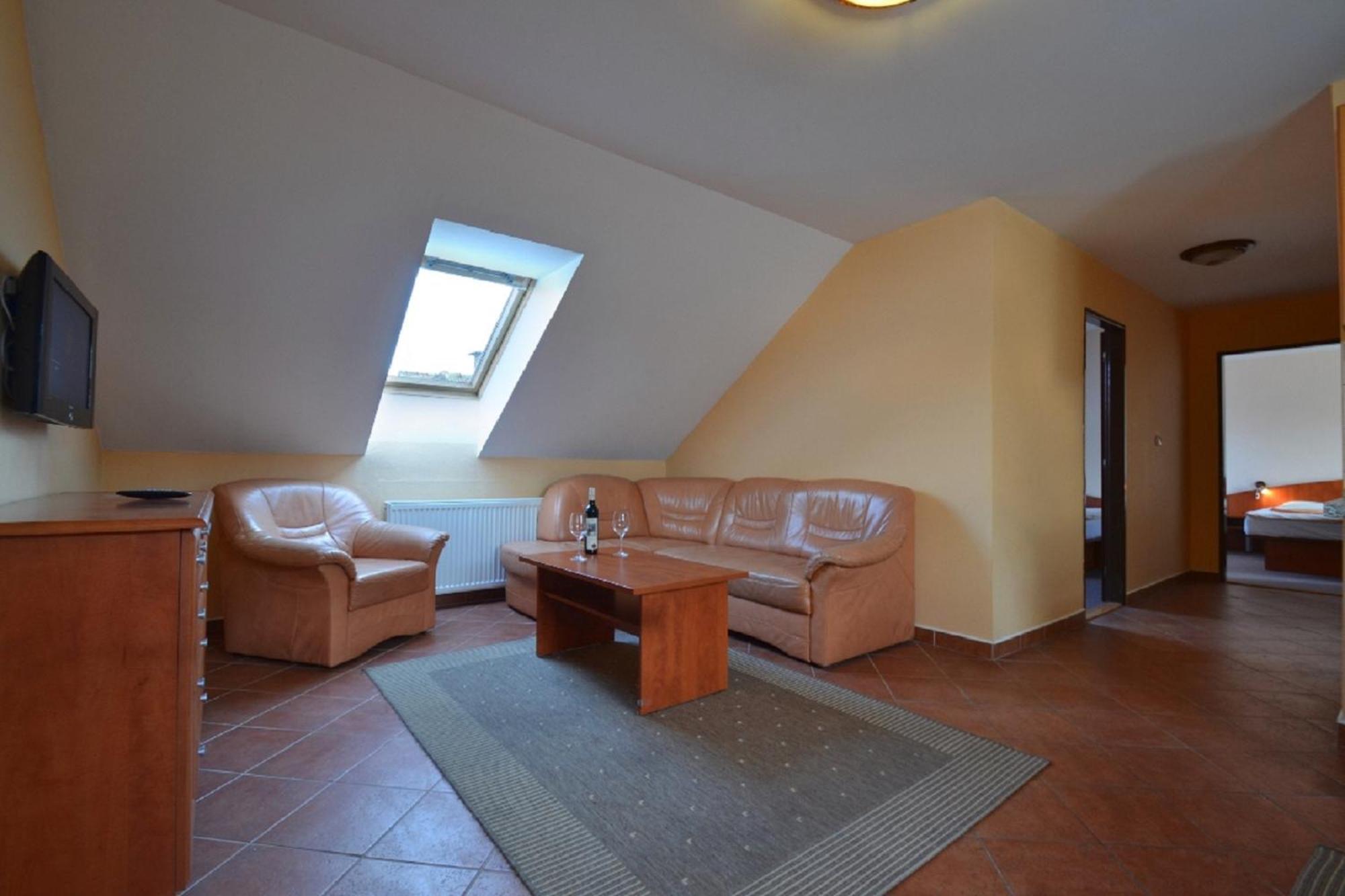 Hotel Flora Bešeňová Buitenkant foto