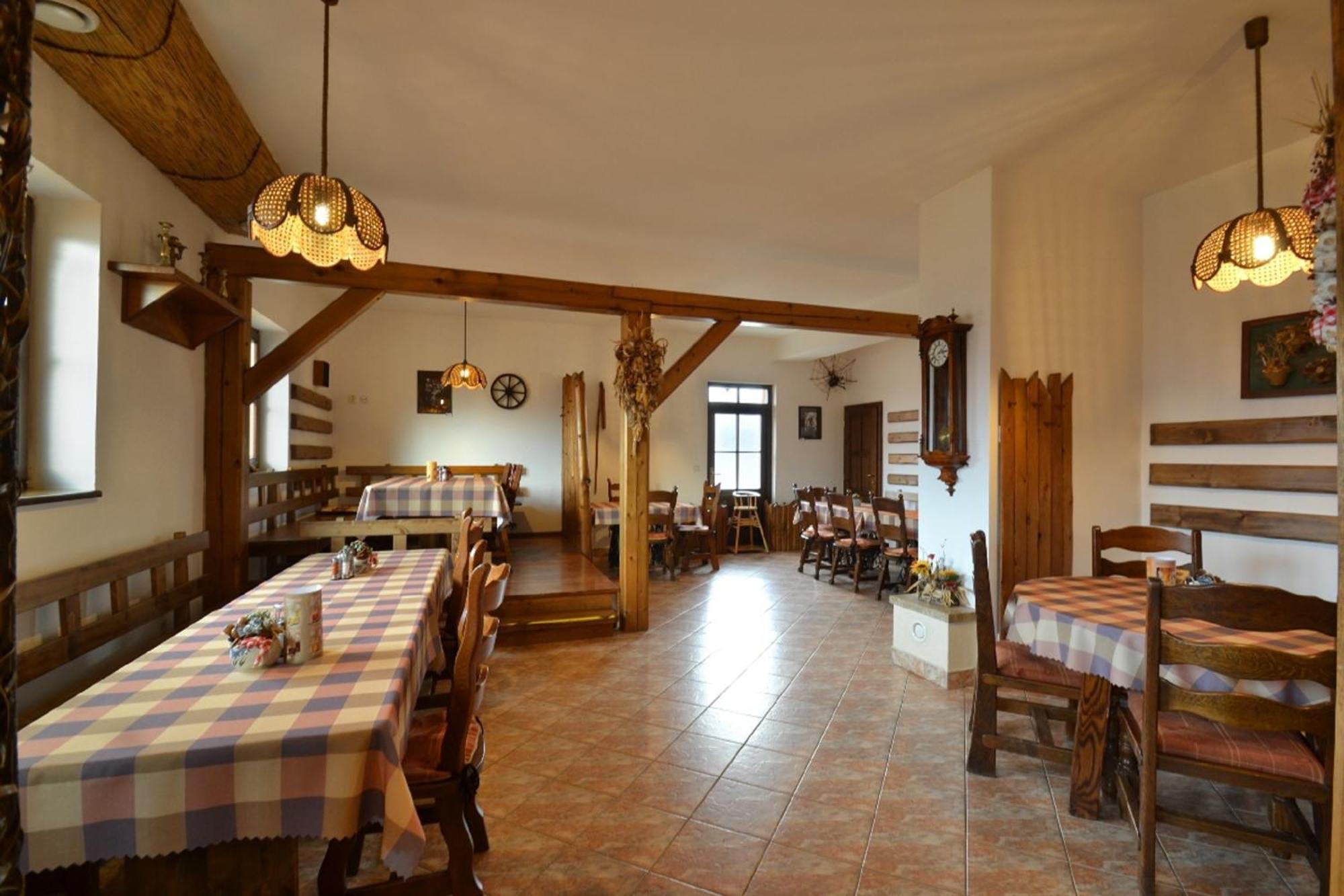 Hotel Flora Bešeňová Buitenkant foto