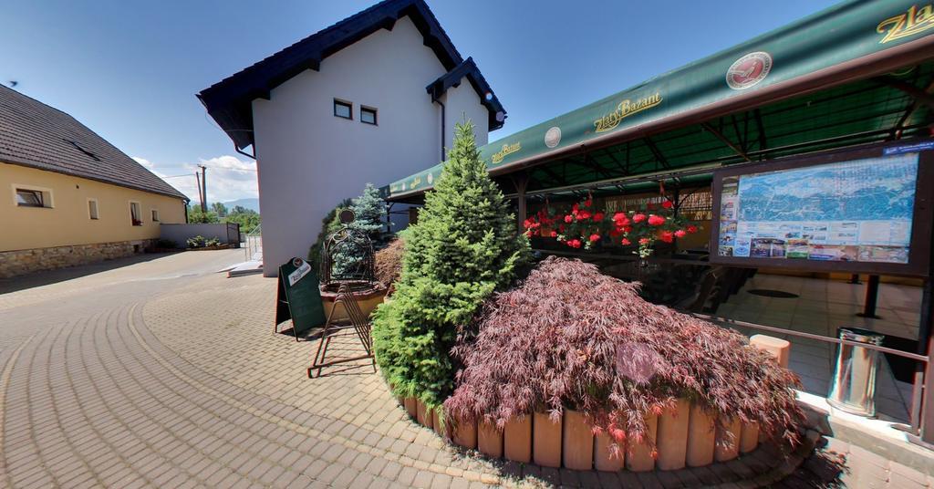 Hotel Flora Bešeňová Buitenkant foto